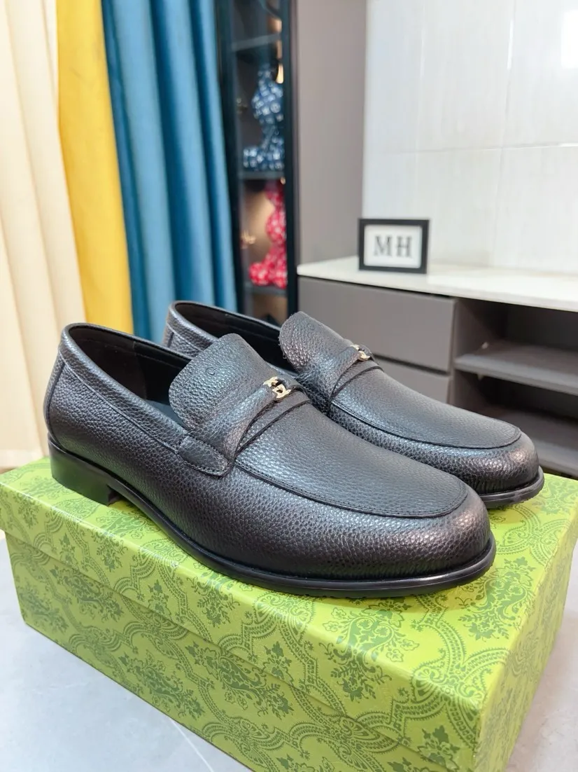 Men's shoes 💰500🌹🌹Niuli [GUCCI Gucci] A new style of formal men's leather shoes is coming~ The original quality upper is made of patent leather imported from Italy, the leather is soft and delicate, comfortable and soft first-layer cowhide lining, rubber wear-resistant outsole, the shoe shape is dignified and domineering, and the luxury charm cannot be concealed! The natural and free nouveau riche leads the trend. Code number: 38-44